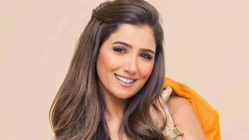 الفنانة مي عمر