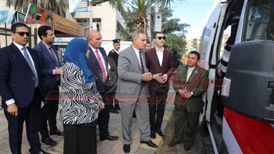 نورالدين: يتفقد سيارة المركز التكنولوجى المتنقل لتقديم خدمات للمواطنين