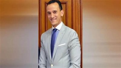 مساعد وزير الإسكان يبحث حلول معوقات تطوير حديقة الأزبكية ويشيد بالجهود المبذولة