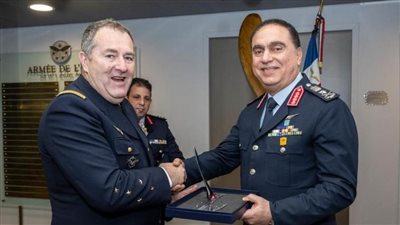 قائد القوات الجوية ورئيس هيئة أركان سلاح الجو والفضاء الفرنسي يبحثان التعاون المشترك