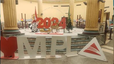 المصالح والمؤسسات تتزين .. واستغلال المحال التجارية والكافيتريات احتفالات رأس السنة في حملاتها الإعلانية 