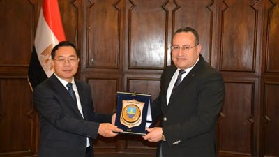 رئيس جامعة الإسكندرية يستقبل وفد الأكاديمية الوطنية الصينية