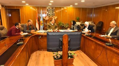 محافظ أسيوط يبحث مطالب المواطنين مع أعضاء مجلسي النواب والشيوخ