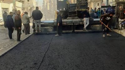 تنفيذا لتوجيهات محافظ سوهاج.. استمرار أعمال الرصف بشوارع مدينة طهطا