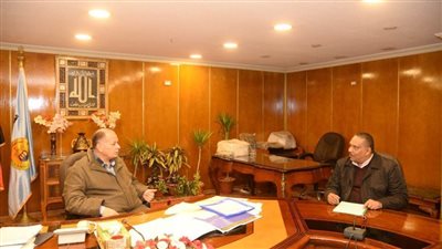 محافظ أسيوط يلتقي مسؤولي المواقف لمتابعة منظومة العمل وخطة تطوير المواقف لتعظيم الإيرادات