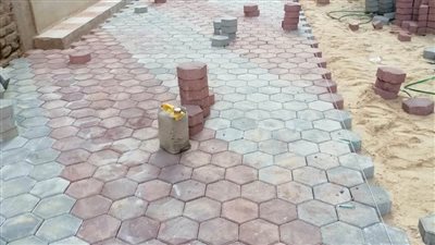 محافظ أسيوط: الانتهاء من تركيب بلاط الإنترلوك بـ54 شارعًا وحارة بمدينة القوصية