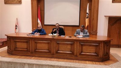 وزير الإنتاج الحربي يوجه بعقد اجتماعات مع العاملين لاطلاعهم على المستجدات الخاصة بالمشروعات