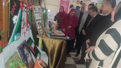 وكيل تعليم البحيرة يتفقد معرض الاقتصاد المنزلي ويشيد بجودة المعروضات