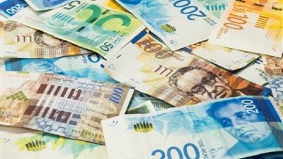 عملة المحتل تنسحق أمام الدولار نتيجة هجومه المتواصل على غزة