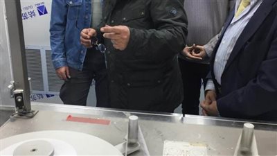 وزير قطاع الأعمال العام يواصل جولاته الميدانية ويتفقد أعمال التطوير بالإسكندرية للأدوية