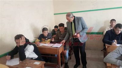 وكيل تعليم كفر الشيخ يتابع امتحانات النقل بمدارس التعليم الفني