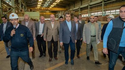 وزير الدولة للإنتاج الحربي يتفقد شركة أبو زعبل للصناعات الهندسية
