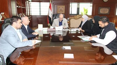 لفتة إنسانية لمحافظ بني سويف.. إعانة مالية لأرملة مُعيلة 