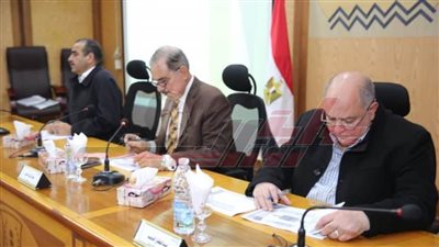 مناقشة موقف تنفيذ مشروعات الخطة الاستثمارية للعام202‪4 - 2023 