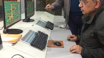 بعد إغلاقها عشر سنوات.. وزير قطاع الأعمال يتفقد مصنع الحرير الصناعي تمهيدًا لتشغيله