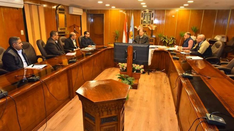 محافظ أسيوط يستعرض