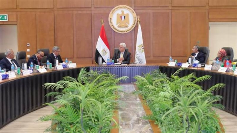 الدكتور أيمن عاشور