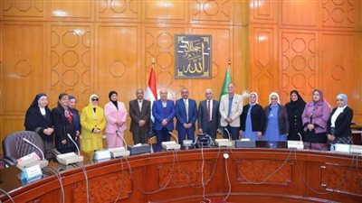 محافظ الإسماعيلية يستقبل وفدا من طلاب مدارس الإسماعيلية للتهنئة بالعام الميلادي الجديد