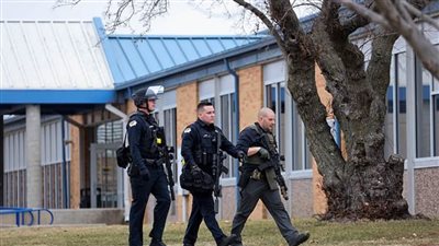 مقتل شخص وإصابة آخرين في إطلاق نار بمدرسة في ولاية أيوا الأمريكية