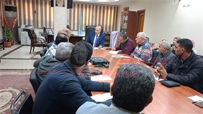 وكيل وزارة الشباب بكفر الشيخ يعقد اجتماعًا مع مديري الإدارات