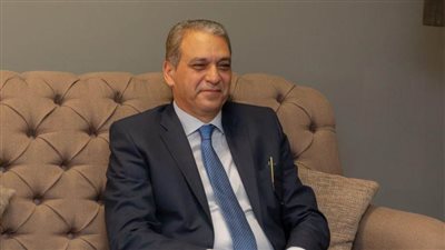 وزير شؤون المجالس النيابية يهنئ البابا تواضروس بعيد الميلاد المجيد