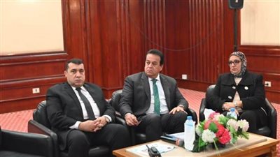 وزير الصحة: تنمية قدرات العاملين لتحسين الخدمات المقدمة للمواطنين