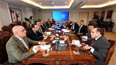 وزيرا الإسكان والتجارة والصناعة يناقشان مقترحات تطوير المناطق الصناعية بالمدن الجديدة