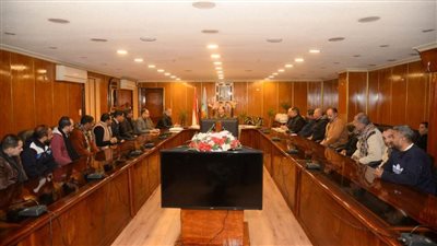 محافظ أسيوط يلتقي مسؤولي الإشغالات لمتابعة سير العمل 