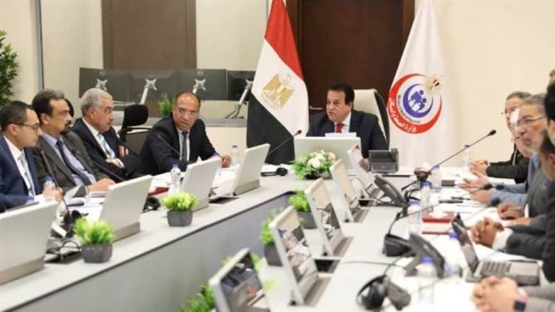 اجتماع وزير الصحة
