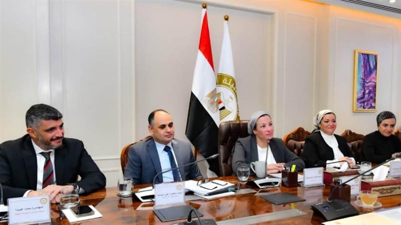 وزيرة البيئة و محافظ