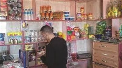 شن حملات مكثفة على محال بيع الأغذية بمراكز الوادي الجديد