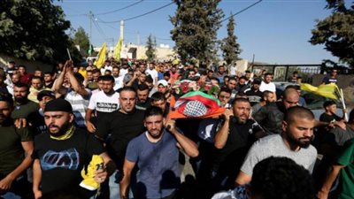   جماهير غفيرة تشيع جثمان الشهيد أحمد محارب في بلدة عبوين شمال رام الله