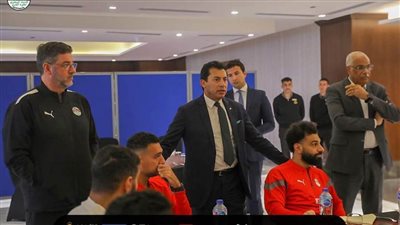 وزير الرياضة يزور معسكر منتخب مصر قبل السفر إلى كوت ديفوار