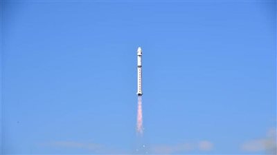 الصين تطلق قمرًا صناعيًا جديدًا لرصد الظواهر الكونية العنيفة