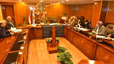 محافظ أسيوط يعقد اجتماعًا لبحث سبل الاستفادة من الأصول والمواقع غير المستغلة لتنمية موارد المحافظة