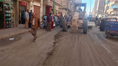 محافظ أسيوط حملات نظافة وتسوية طرق ودهان بلدورات عقب الرصف بمركز منفلوط