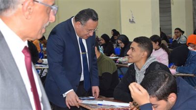 رئيس جامعة الإسكندرية يتابع سير أعمال الامتحانات بكليات ومعاهد الجامعة