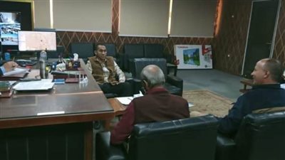 رئيس مركز ومدينة الفرافرة يترأس اجتماعه الدوري برؤساء  القري 