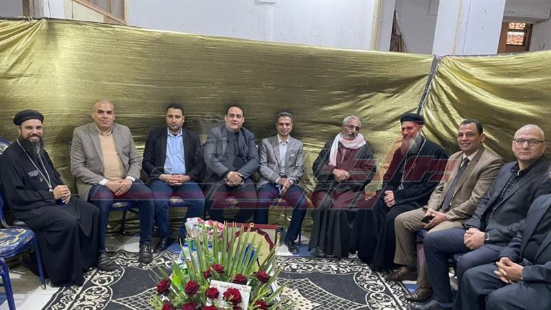 خلال تقديم التهنئة