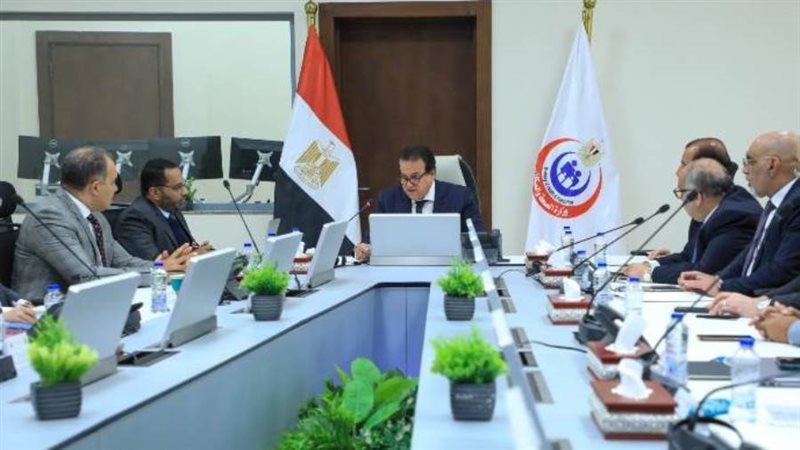 اجتماع وزير الصحة