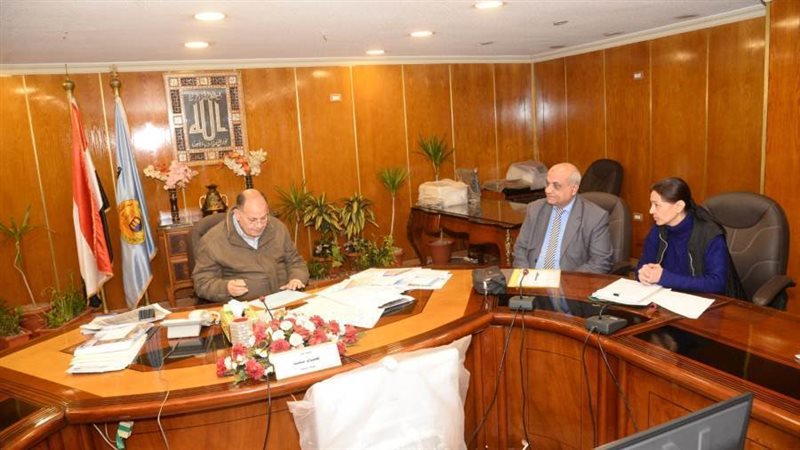 محافظ أسيوط يتابع