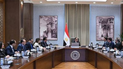 رئيس الوزراء يبحث مع مسؤولي مجموعة 