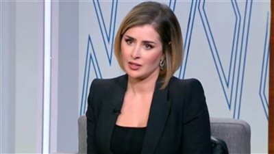 عائشة بن أحمد تتعاقد على 