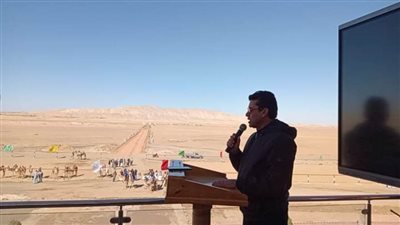 وزير الرياضة ومحافظ الوادي الجديد يشاهدان انطلاق ماراثون سباق الدراجات  