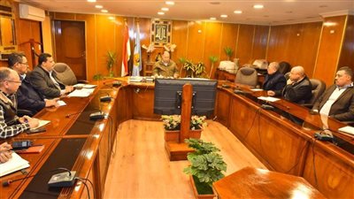 محافظ أسيوط يوجه بتكثيف الجهود لإنهاء إجراءات تسليم عقود تقنين أراضي أملاك الدولة