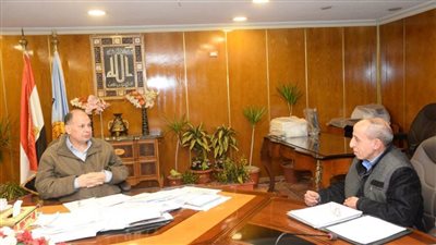 محافظ أسيوط يبحث وضع خطة لمواجهة ظاهرة انتشار الكلاب الضالة