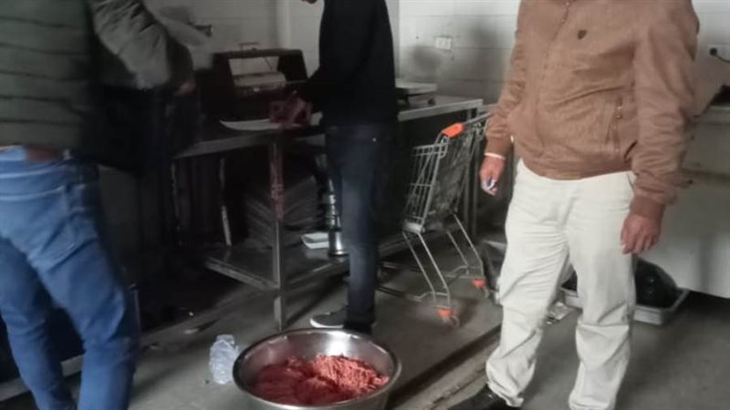 ضبط لحوم ومياة غازية