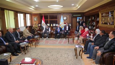 وزير الصحة يلتقي محافظ كفر الشيخ وعددًا من أعضاء مجلسي الشيوخ والنواب