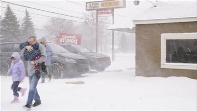 واشنطن.. تحذيرات باستمرار العواصف الشتوية والطقس المتطرف في العديد من الولايات الأمريكية