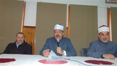 رئيس أزهرية سوهاج يلتقي رؤساء اللجان لبحث الاستعدادات النهائية لامتحانات الشهادتين الابتدائية والإعدادية